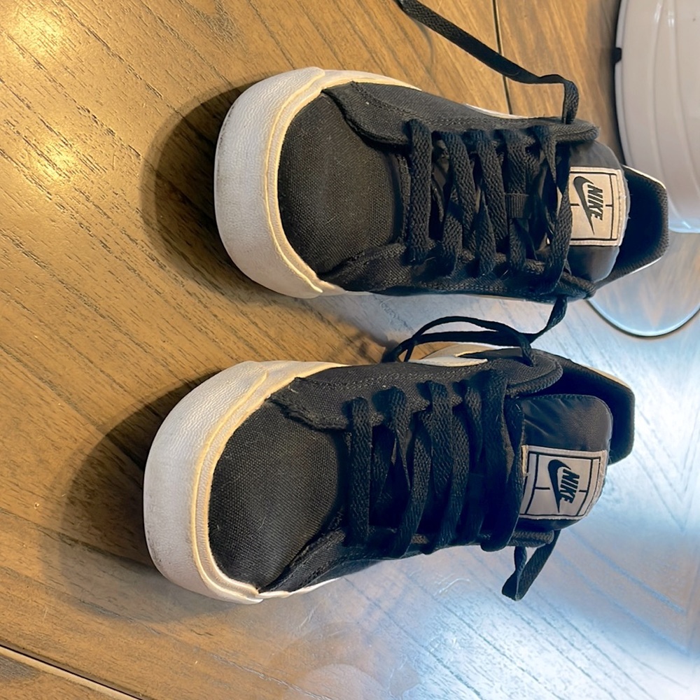 Old School style Black & White Canvas Nike’s